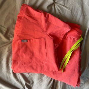 Figs limited edition Hot Coral scrub set